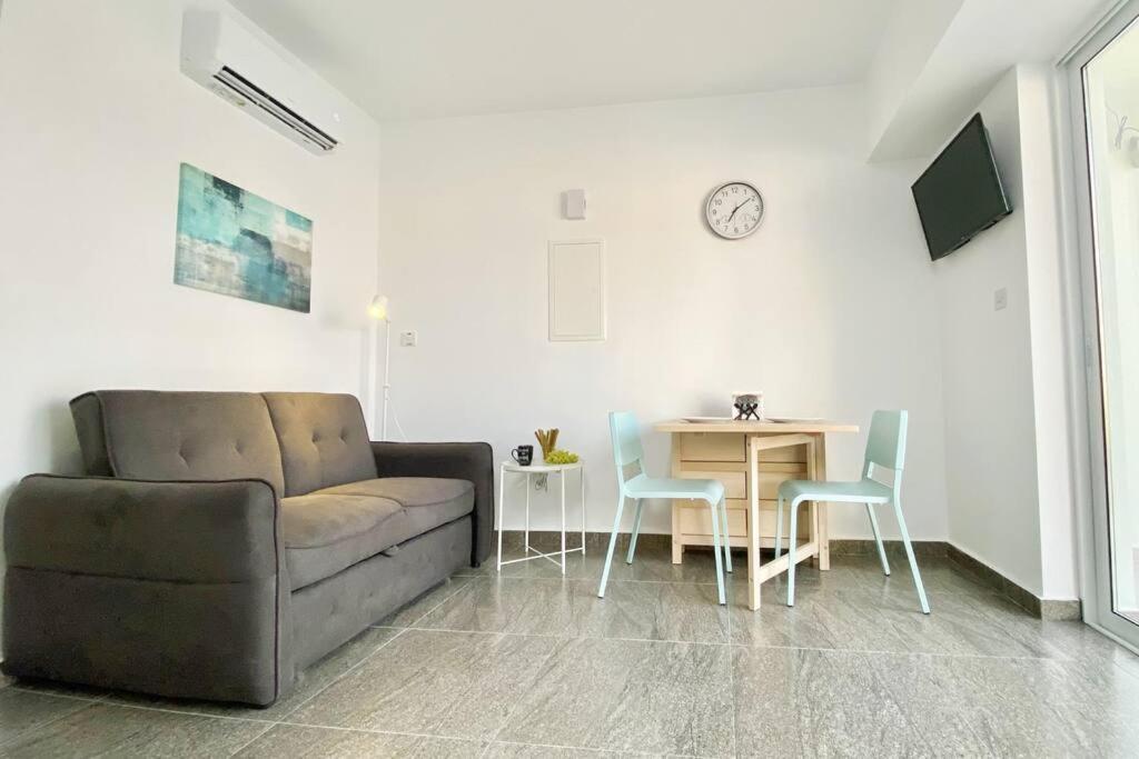 Ευ Ζην / Ev Zin: Modern, cozy, studio, pool, balcony Paphos Exterior foto